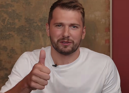 星空体育官网-东契奇用中文欢迎杨瀚森加入NBA😉愿意把手机号给小杨加好友