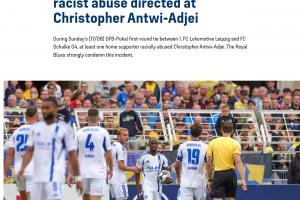 遭遇现场球迷种族歧视+全场嘘声，沙尔克球员赛后报警