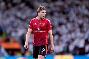 米体：霍伊伦留在曼联想法动摇，其父亲向米兰表示会认真考虑加盟