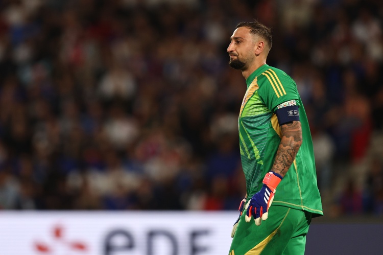 记者：多纳鲁马薪资要求非常高，曼联不会追逐他&amp;他可能加盟曼城